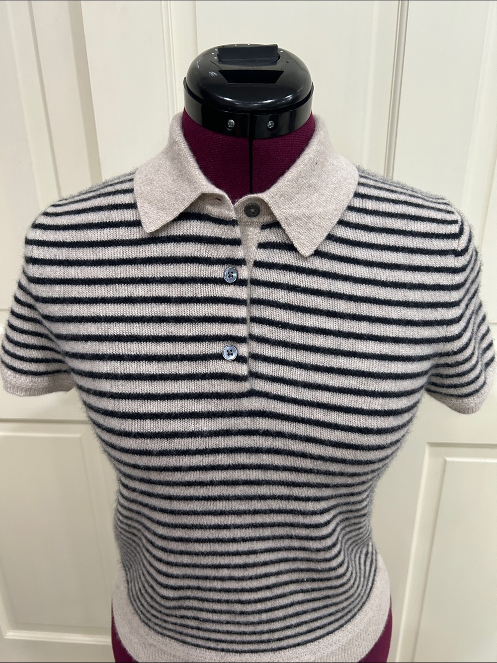 Banana Republic Lightweight Cashmere Short-Sleeve Sweater Polo - Size XS - Picture 2 of 7